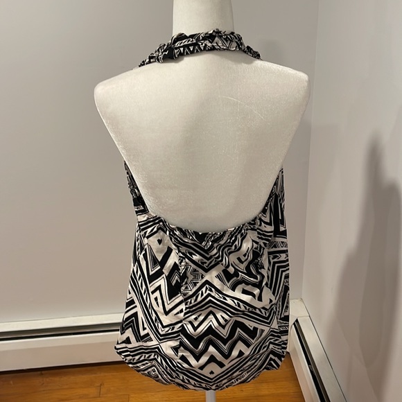 Halter top - Picture 2 of 3